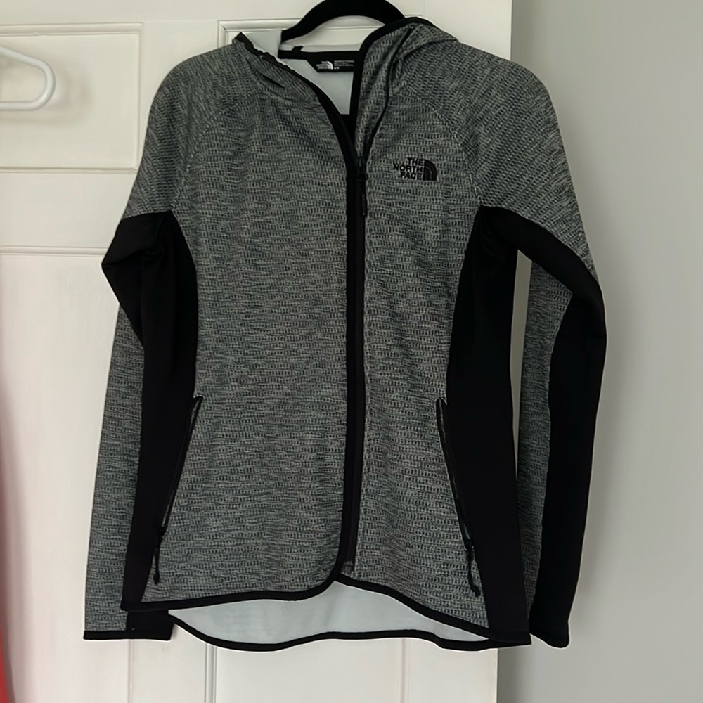 North face jacket. Never worn. Size medium